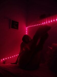 ValentinaSmith03 photos with sensual red background Foto