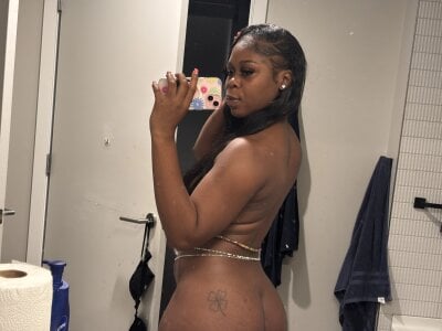 Naomiruty I just got home😳👉👈 Pic 4