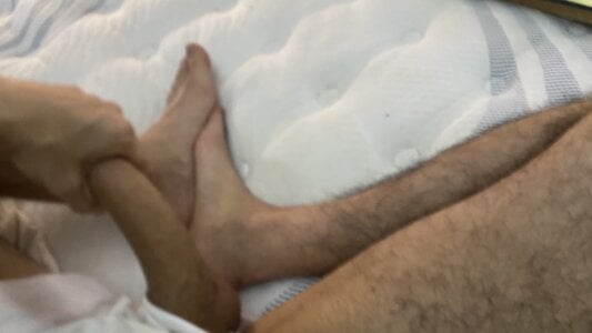 9x6batestudLA My feet Pic 4