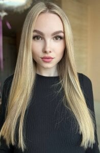 Hello_Vivienne Public Pic