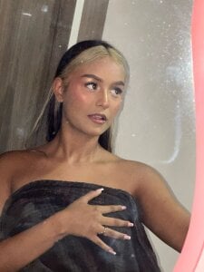 Alice_clark_ Public Pic 5