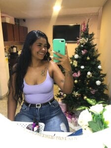 Cynthiaa_Hot_ Public Pic 3