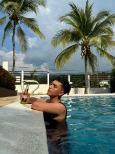 Nick_Twink Travels 🏝️ Foto