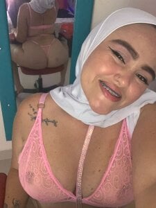 MarianFadel Between lights, lace and skin... my most naughty part hides 🔥🥵 Pic