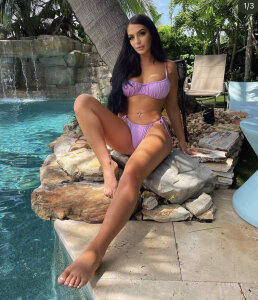 alexapayne publicc Pic