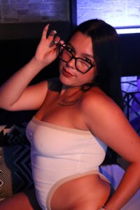 Miia_copper Public Pic 4