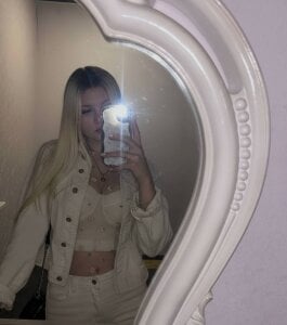 AnnyBany New photos зображення