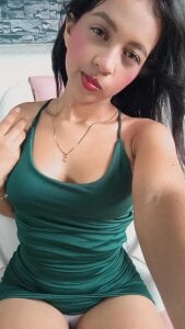 tianna_princess me on green Pic 3
