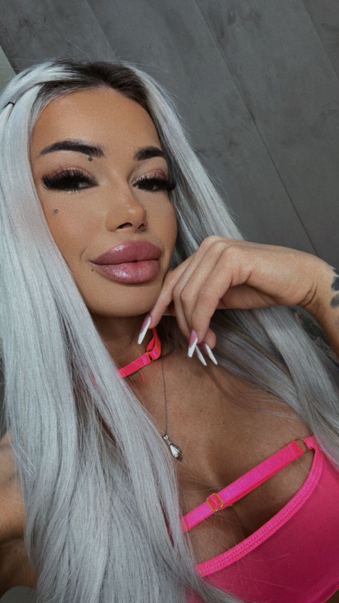 discover-trending-posts-by-top-webcam-models-vrsmash-lives