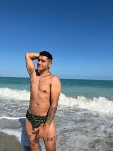 aroon_12 Public Pic 5