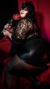 samanee_konn Under Her Veil Pic