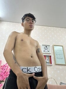 Willow_Pearl HANDSOME GUY READY TO ENJOY Pic 5