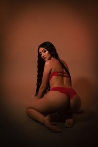 BellaMillers: Red Passion 😈 ( 2 фото)