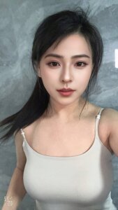 luluTali Public Pic 4