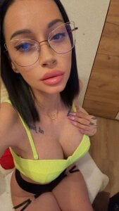 kissnicol32 kisses Pic