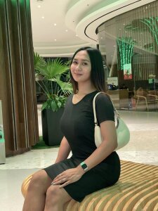 Iris_Hilton Public Pic 5