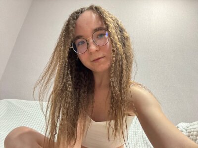 GraceBrawn · .˚ ༘ Curly hair 🦋⋆｡˚ Pic 3