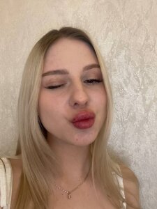 MonaChasey Worthy of your attention?^^ Pic 2