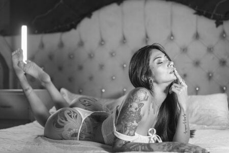 know my body de JulzLopez_  Imagens