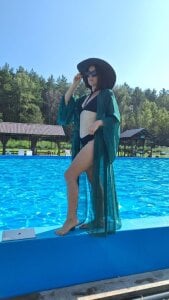 Mery_Poppins Pool Pic 4