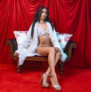 GabbyRain 🎄🎄🎄 Pic 2