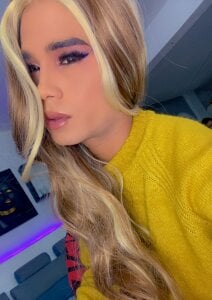 Issabela_latina Public Pic 2