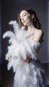 MarieKarma white feathered Gambar 5