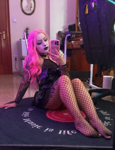 Makii_33 Maki pink hair Pic 9