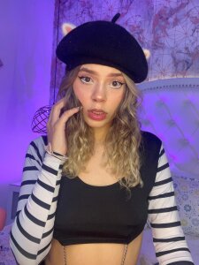 sienna_bloo SELFIES✨ Pic 3