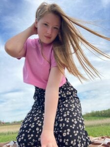 Merelin_Befer how do i look here? Pic 4