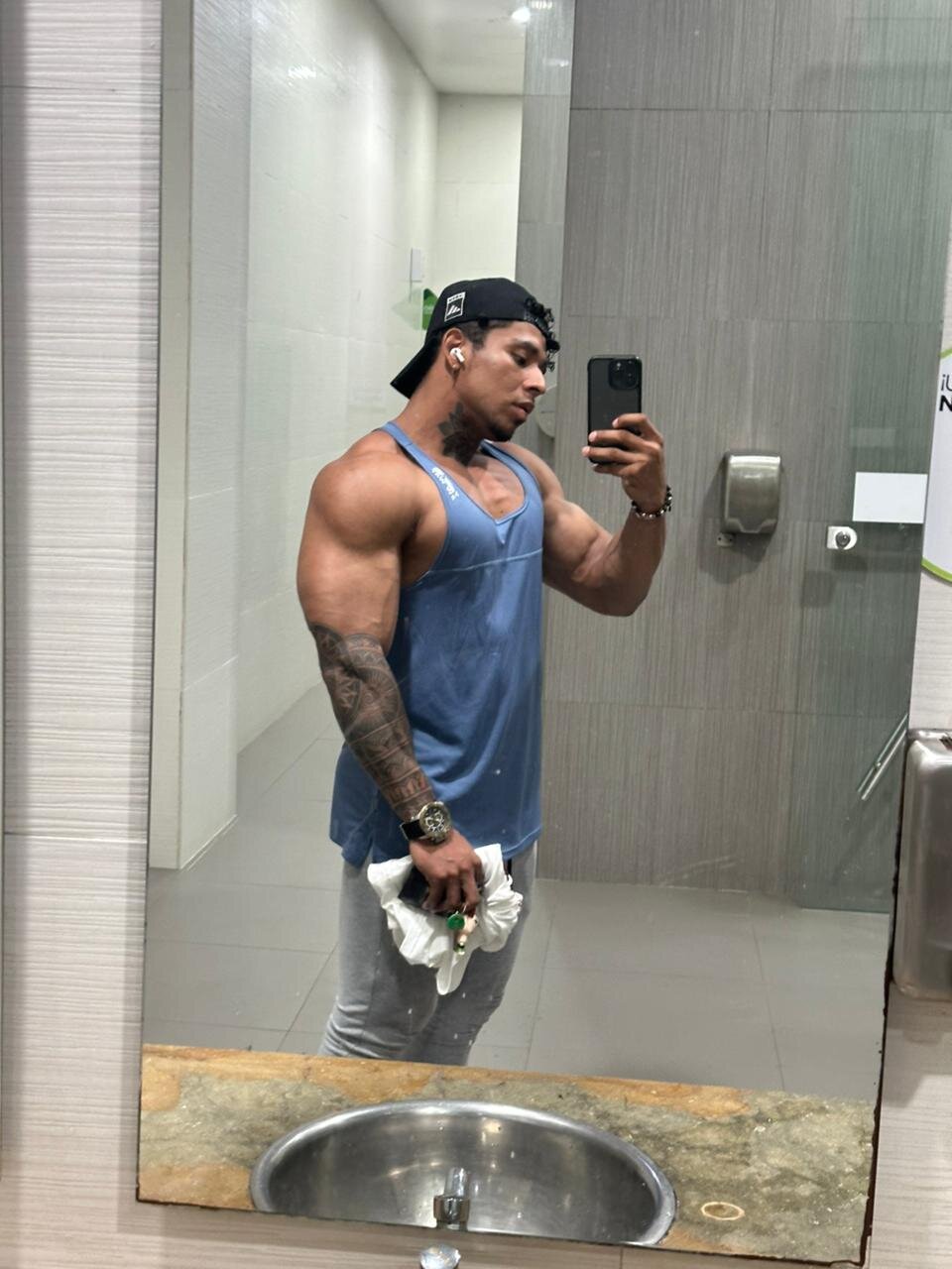 bradley_smith strong зображення