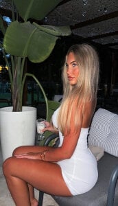 Tia_Fox Public Pic 3