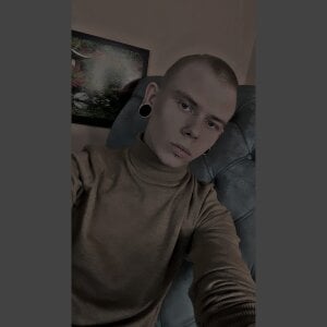 _Horny_Boy_HotのPublicの 3枚の写真