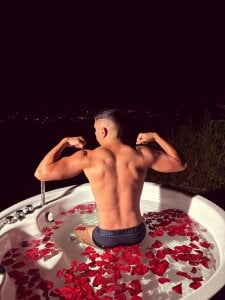 Aaronfox_x Do you want to fuck me in the jacuzzi? Pic 3