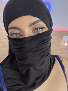 Jasmin_hamdanのTell me no… but look at me like thisの 8枚の写真