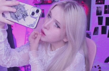 _FrostLuna Public Pic 2