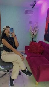 Rousse_land a tender girl Bilde 4