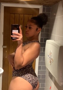 Cherrylovez Public  5টি ছবি