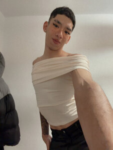 Public de gabycdfemboy  2 Imagens