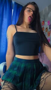 Hottie in glasses od Alanna_Pow  2 snímek