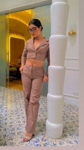 SarhaVega Relaxed and Sexy in Taupe 🤎 รูป 