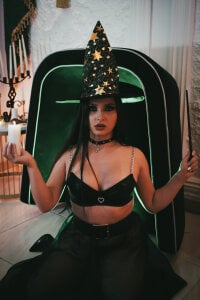 AliceHarper_ Forbidden Charm Gambar 3