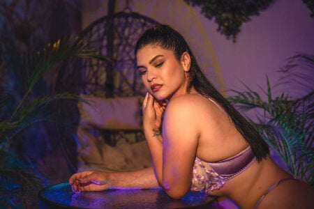 Midnight Temptation 😍 de Veronicalanx1  2 Imagens