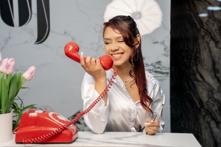 Arianaa_collinsのHow can I help you, boss? 😏の 2枚の写真