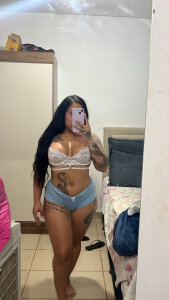 SamanthinhaMclaren Public Pic 3