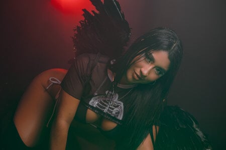 BellaHarllow Dark Angel  3টি ছবি