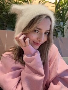 Your fav sweater ❤ de LoraaDoll  4 Imagens