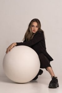 GloryWacht the beautiful and vivacious Caroline Pic