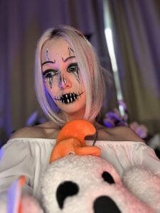 RanyThomson Beauty makeup Pic 7