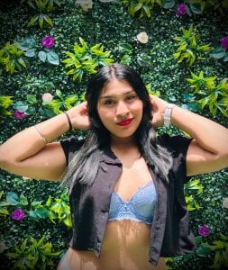 soffiasex68 Curves that don’t ask for attention… they command it. 🔥😈 圖片 2